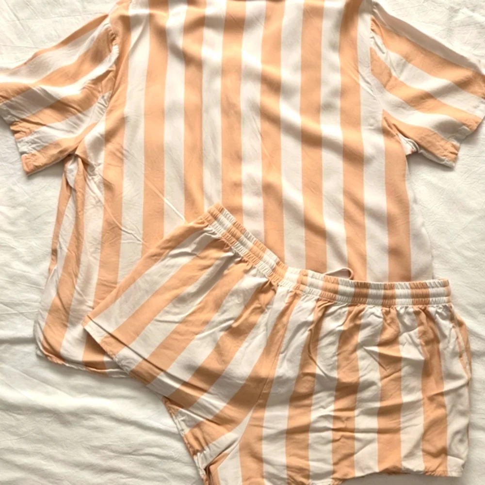 Peach and White Striped Short Pajama Set Size Medium - Picture 4 of 17